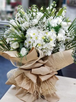 Beyaz Çiçekler Buketi