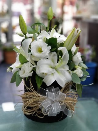 Kutuda Lilyum ve Lisyantus Aranjmanı