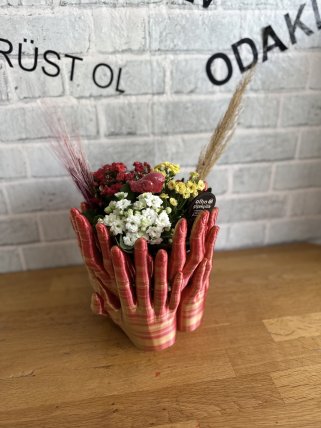 DEKORATİL EL SAKSI İÇİNDE KALONŞA ARANJMANI