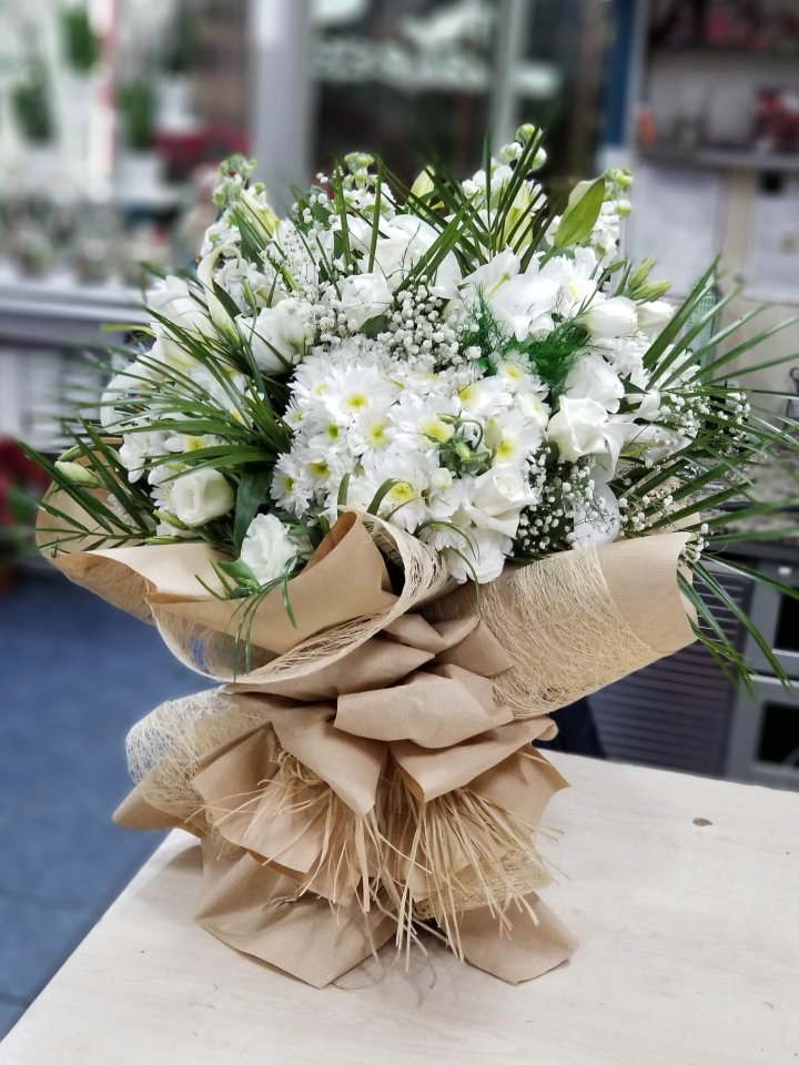 Beyaz Çiçekler Buketi