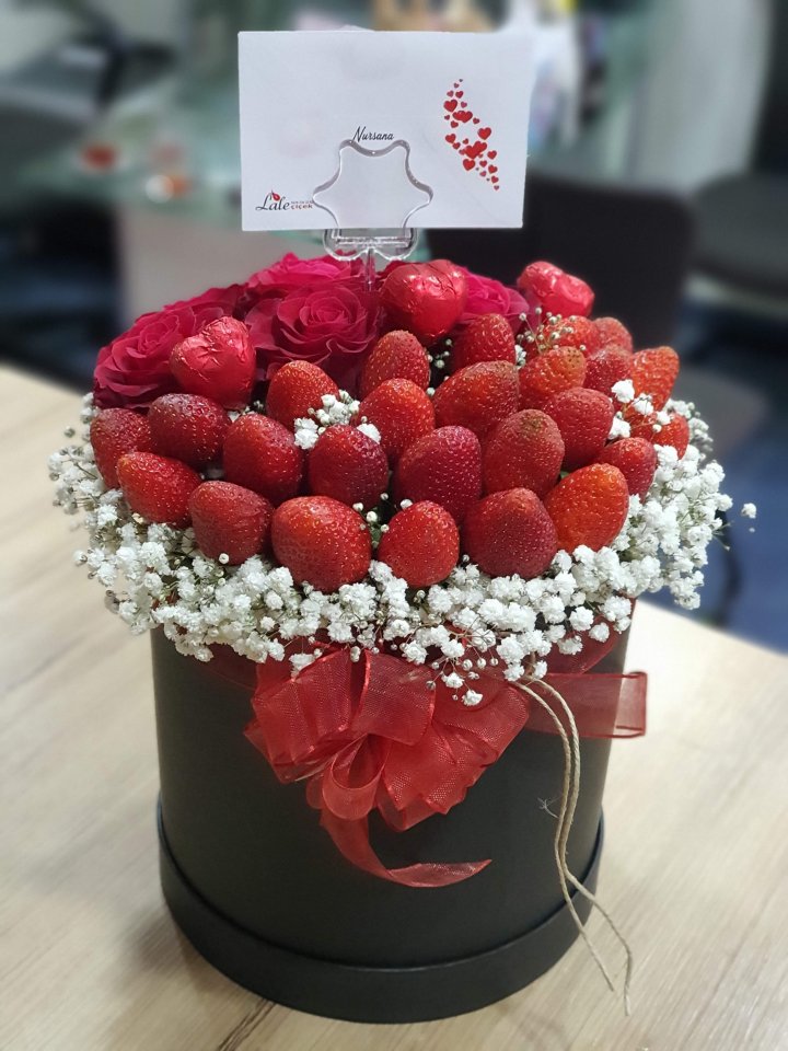 Çilekler ve Kırmızı Güller, Bilecik Çiçekçi