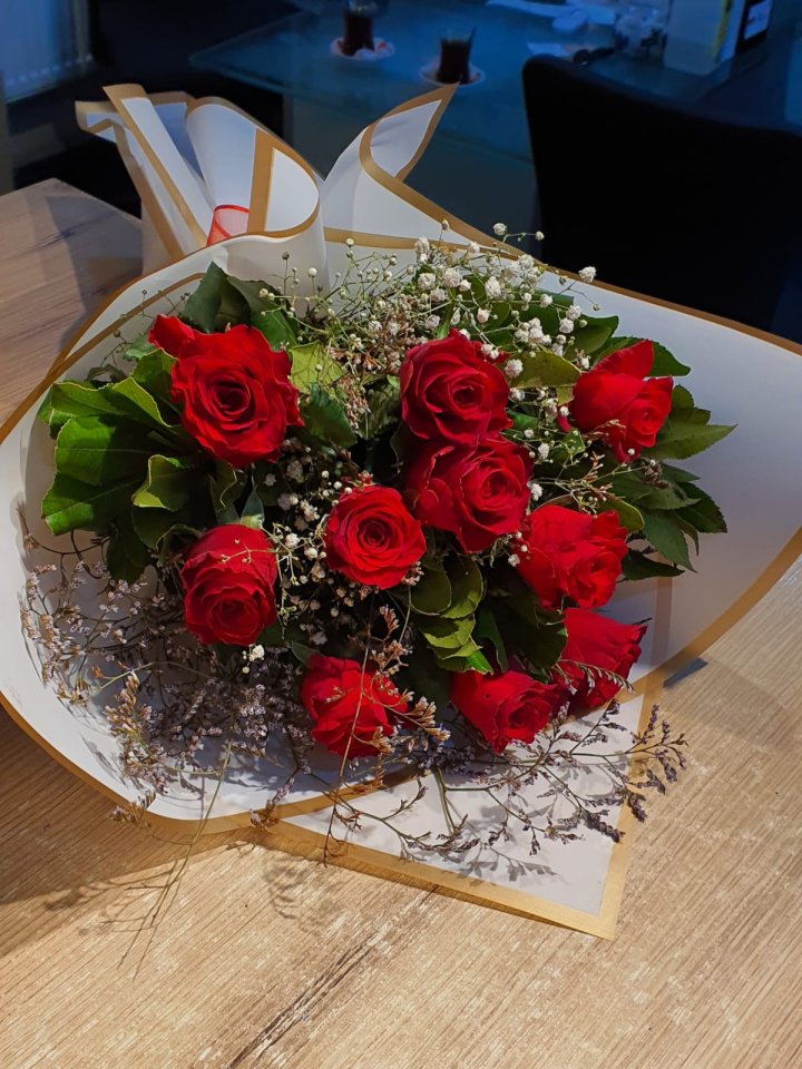 Bilecik Çiçekçi 9 Gül Buketi Cipso