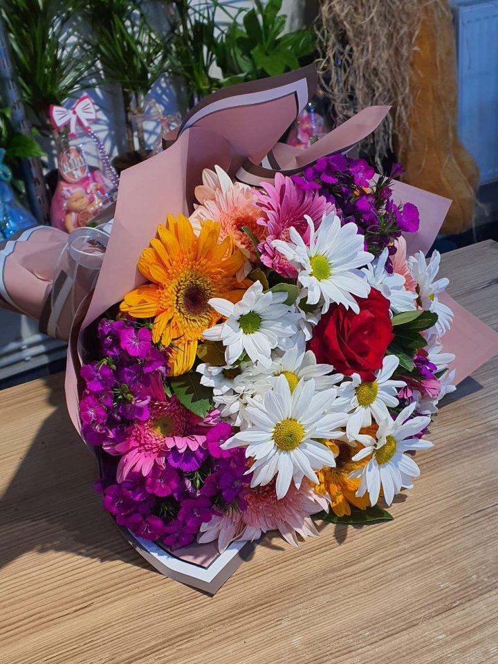 Renkli Kır Çiçekleri Buketi